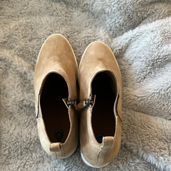 Booties - Picture 4 of 5